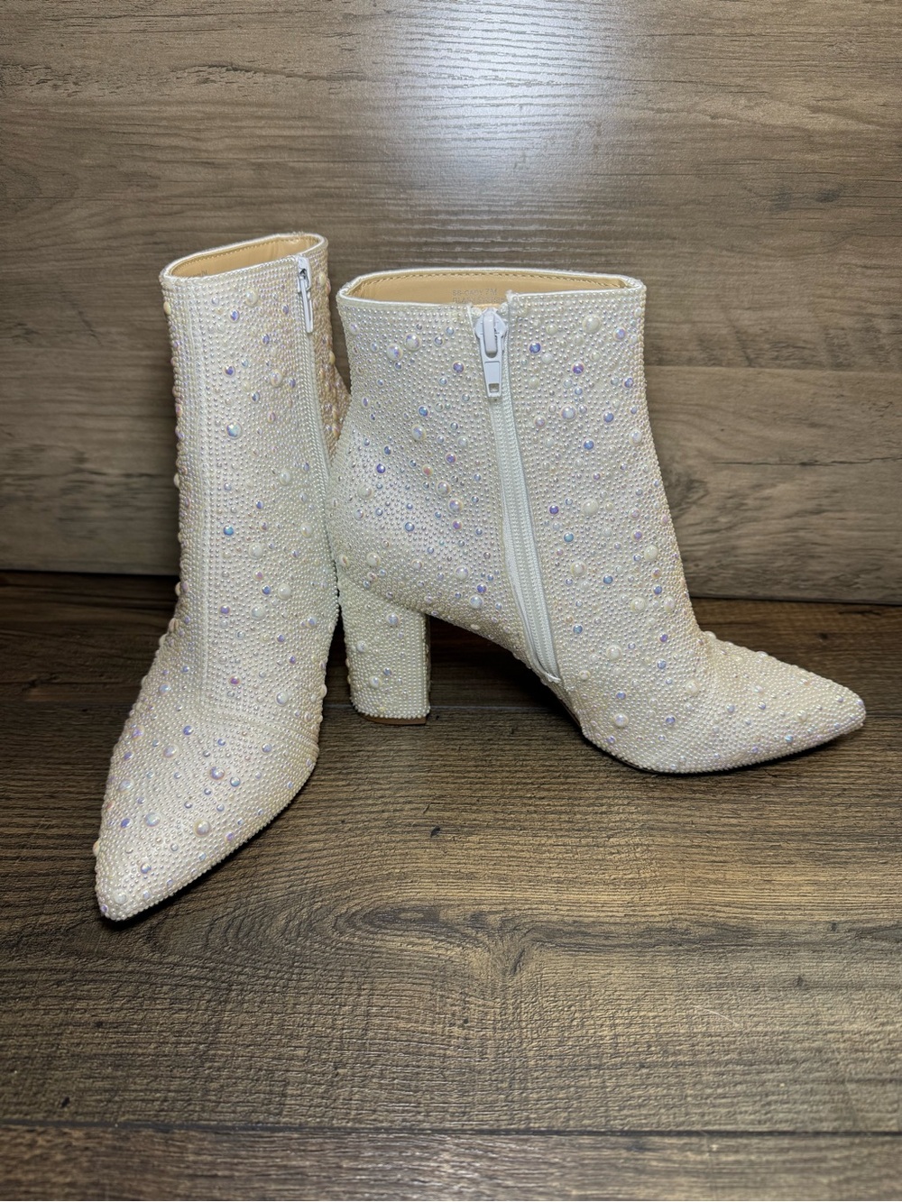 Betsey Johnson SB-CADY White Beaded Pearl Glass Stones Ankle Booties Size 7